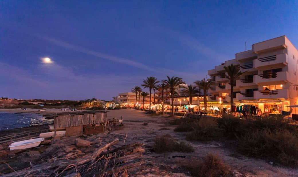 Apartamentos Sa Varadero Fronte Mar Espujols 埃斯普霍斯 外观 照片